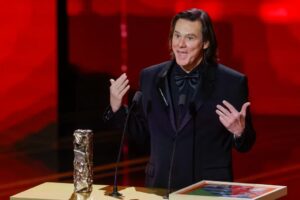 Wawancara Jim Carrey di ajang penghargaan film Prancis mengejutkan para penggemar: ‘Peniru’